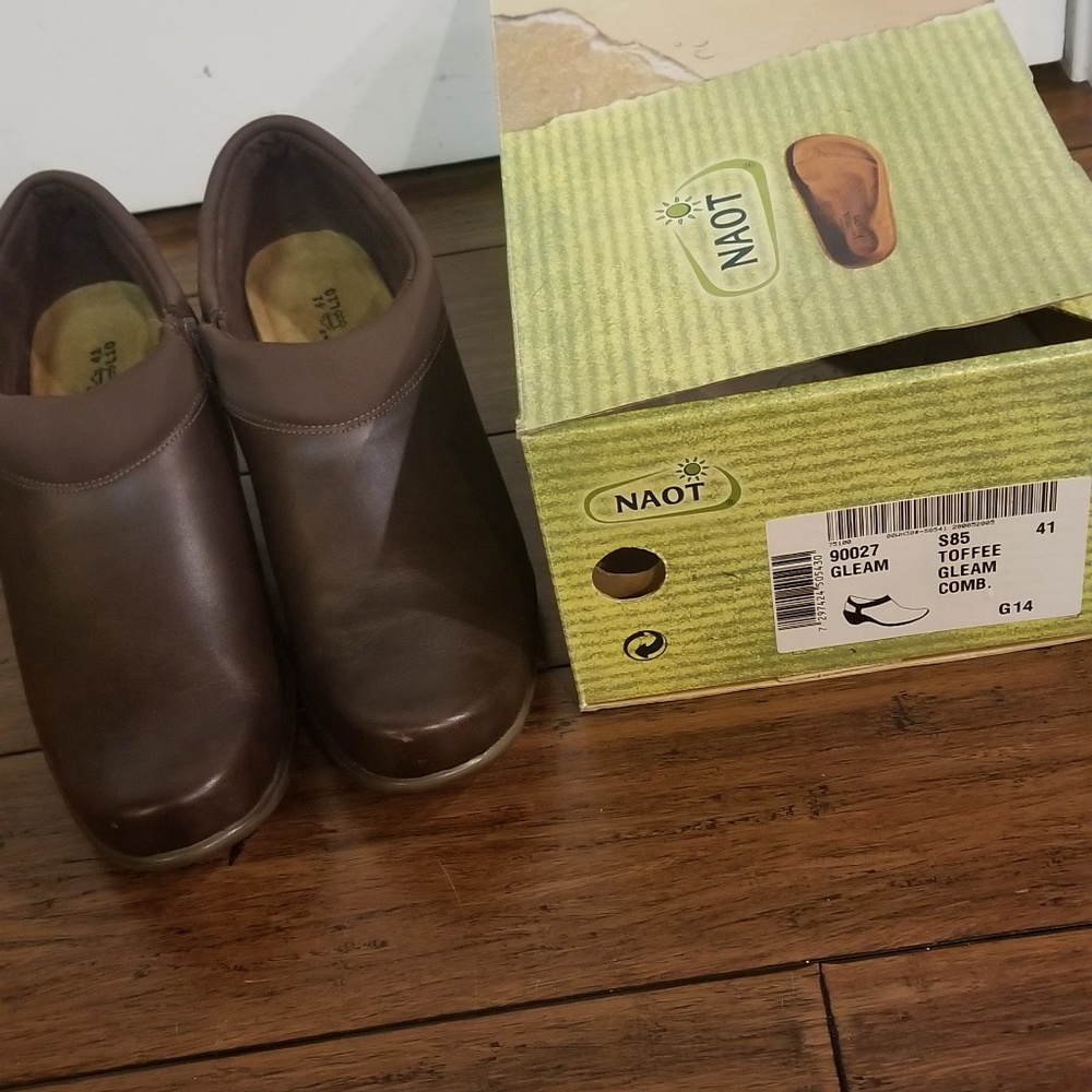Naot gleam brown ankle boots